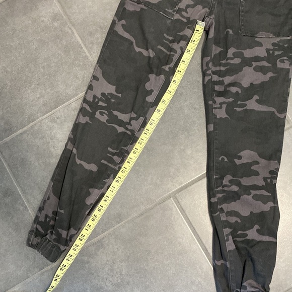 Prosperity Denim Black Gray Camo Print Jogger Jeans XS - Picture 9 of 10